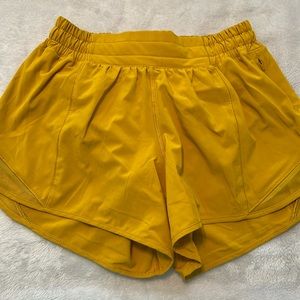 Yellow gold Lulu shorts size 4 Tall